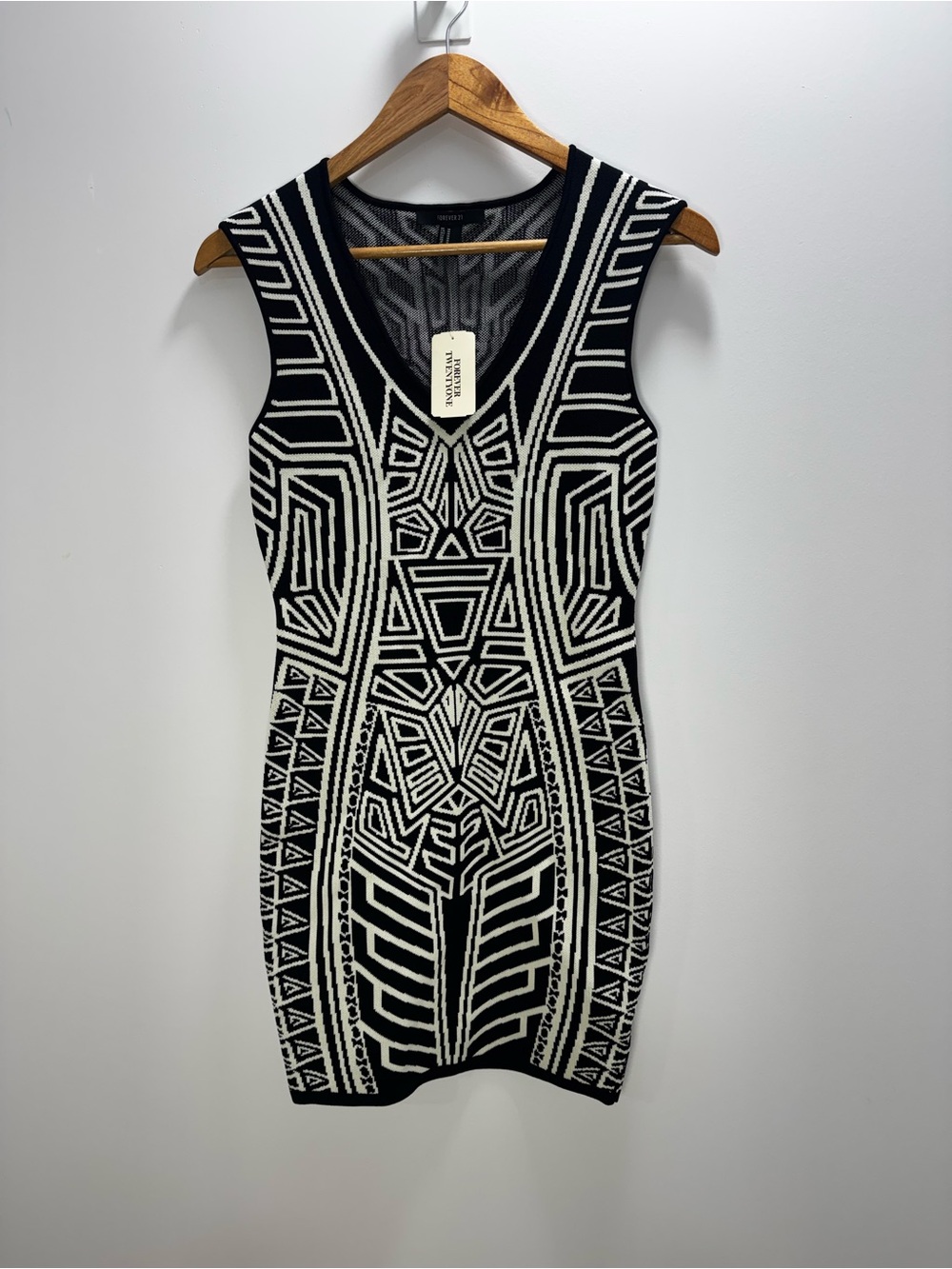 Forever 21 Geometric Knit Bodycon Dress - Black & White stretch size M